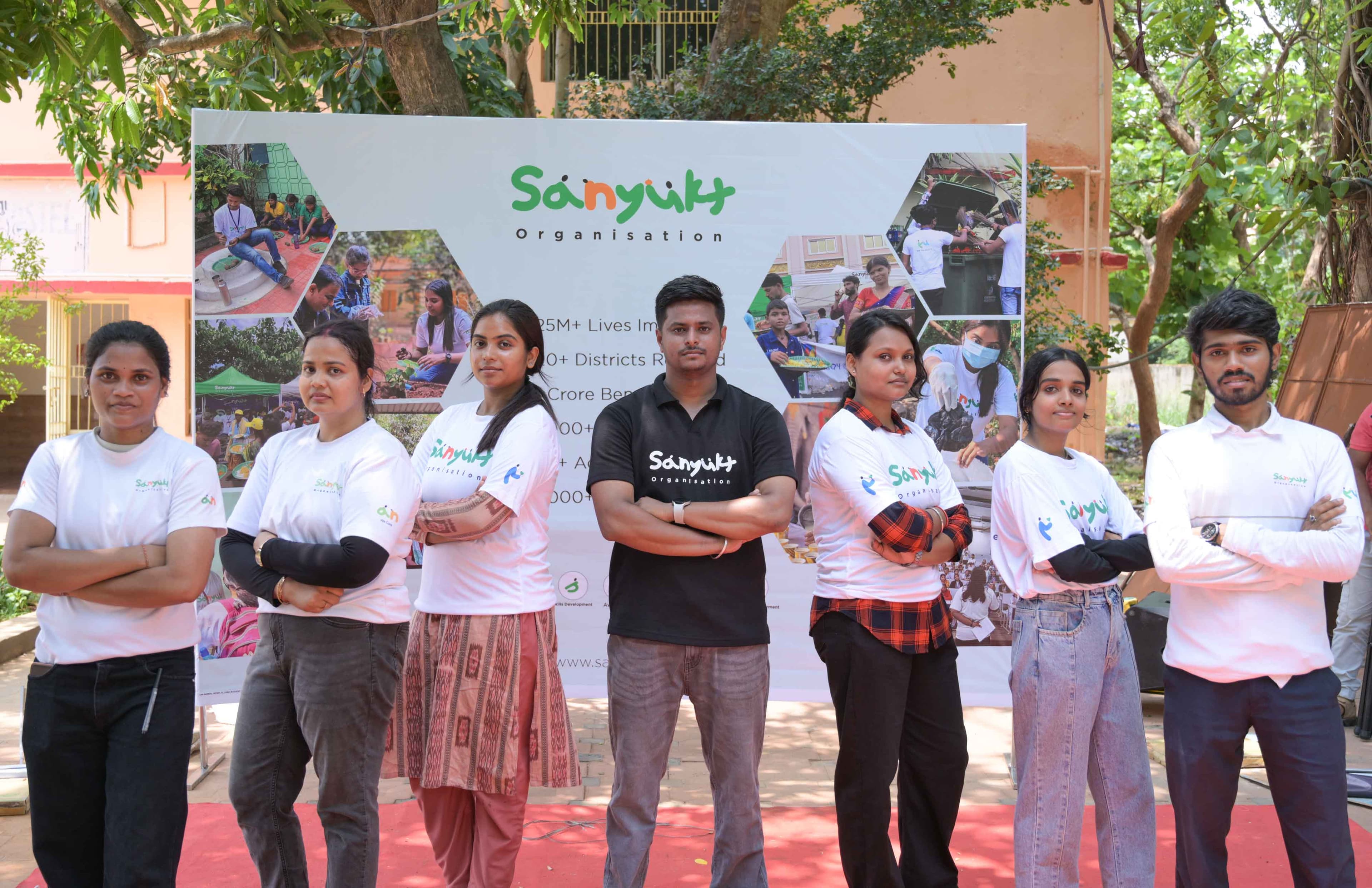 Sanyukt volunteers and community members gathered together in Odisha