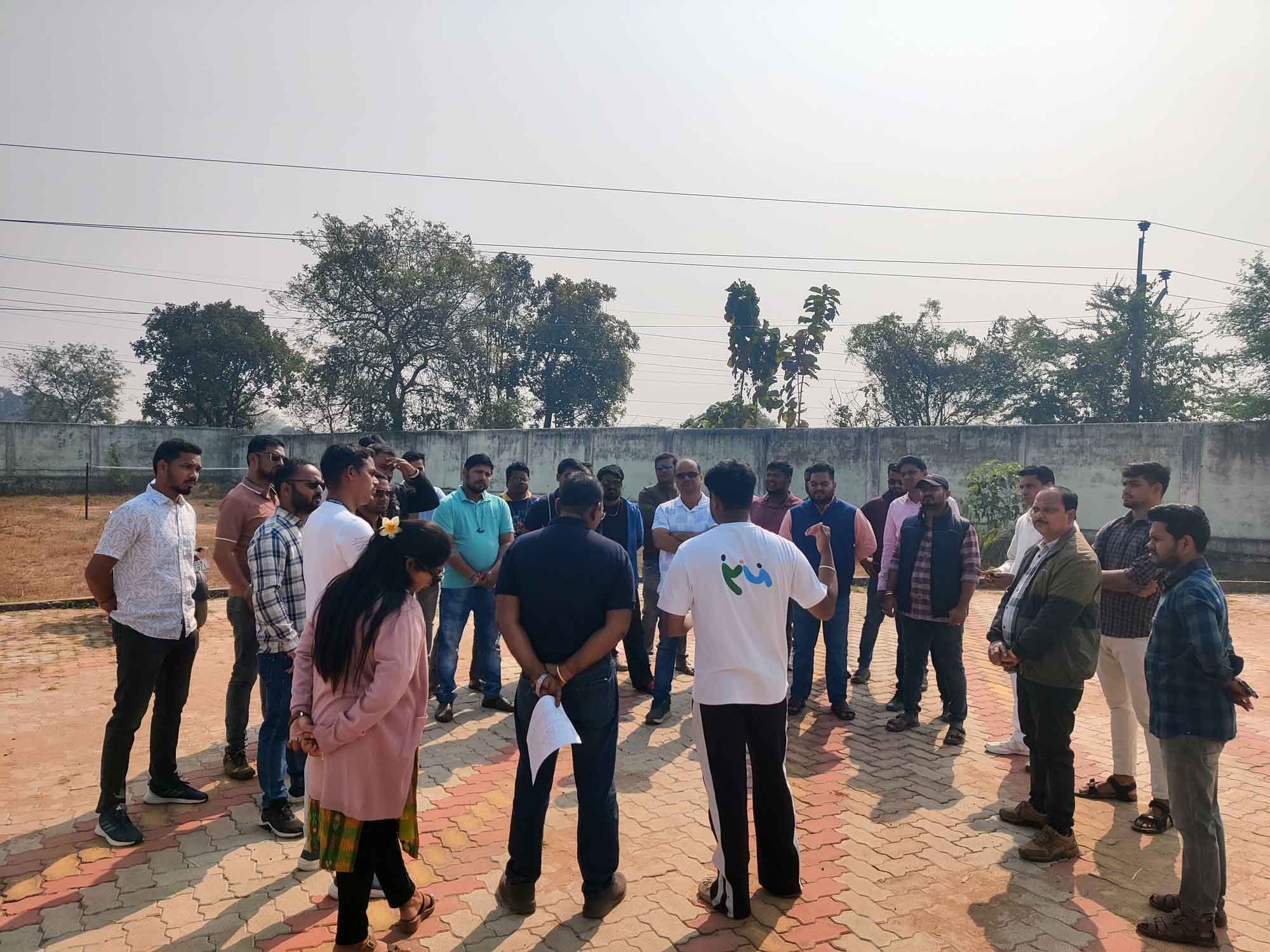 Sanyukt team briefing volunteers before a community project