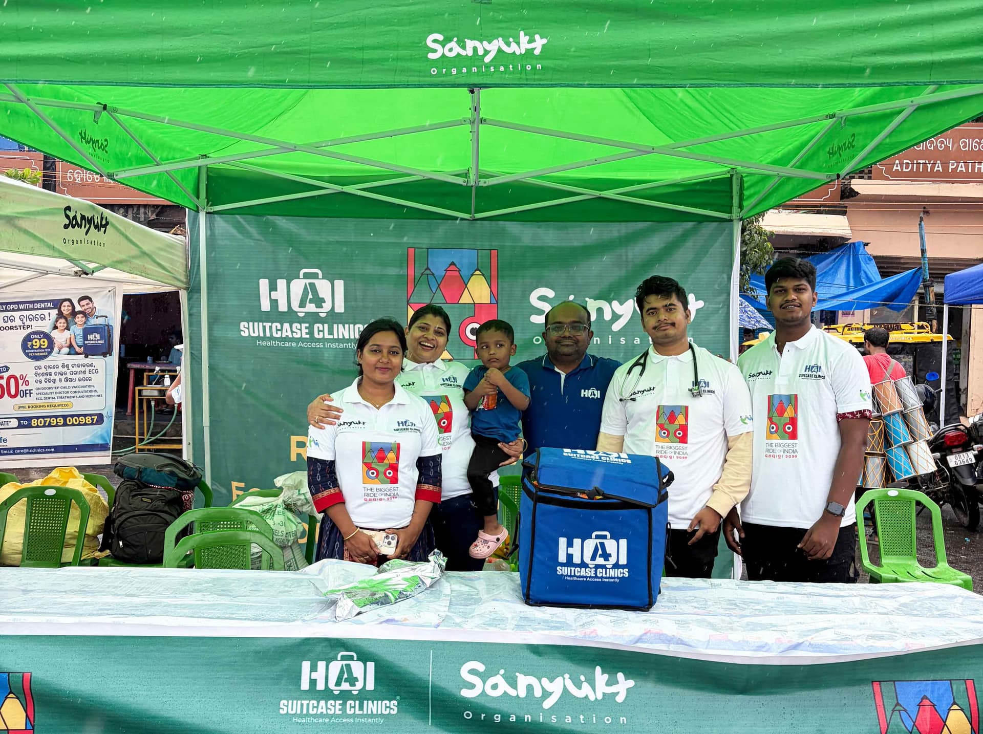 Sanyukt volunteers with HAI Suitcase Clinics at a healthcare collaboration event